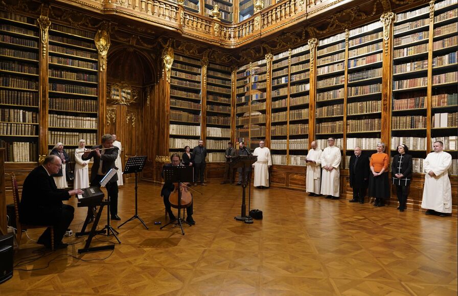 The opening also took place in the library halls.